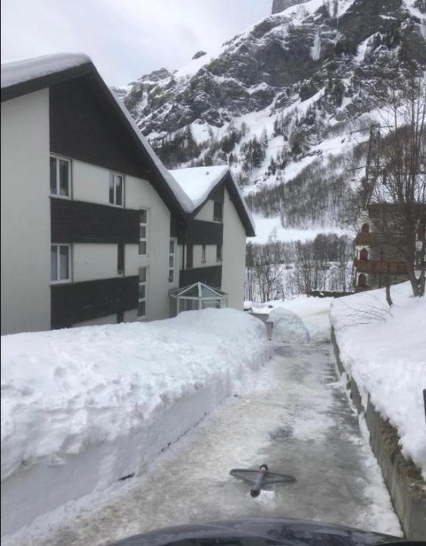 Holiday 88 Leukerbad Buitenkant foto